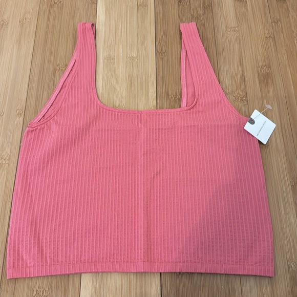 The Hannah Seamless Textured Tank: Ribbed Edition - Picture 8 of 8